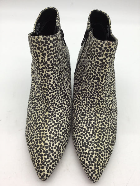 Kelly & Katie Size 7.5 White Shoes