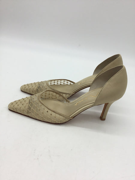 NINA Size 8 Beige Shoes