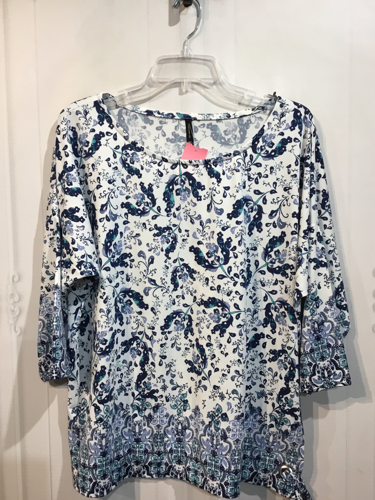 New Directions Size Medium White Tops