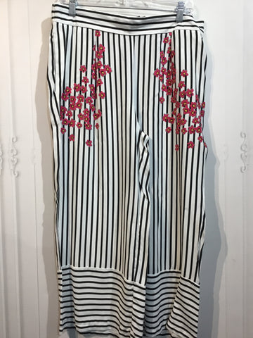 ZARA Size Large White Bottoms