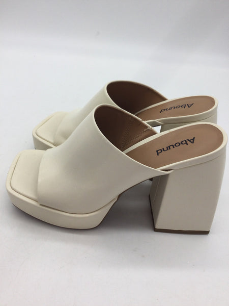 Abound Size 7.5 White Shoes