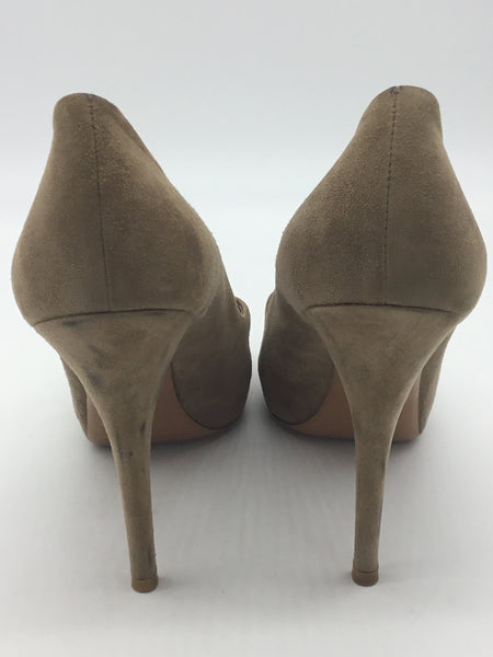 Louis Vuitton Size 9 Beige Shoes