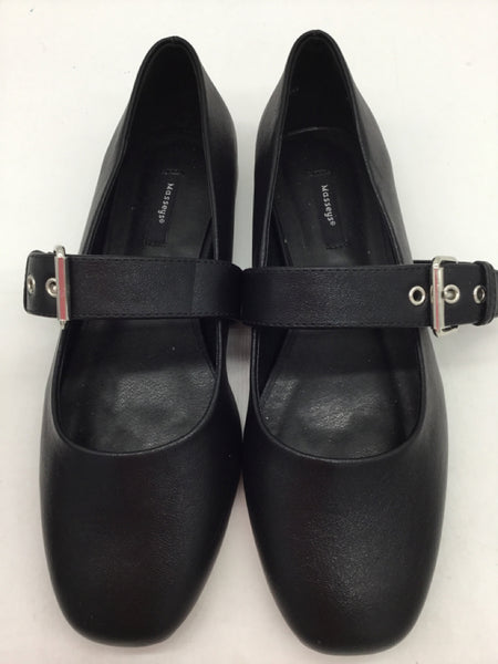 Masseys Size 7.5 Black Shoes