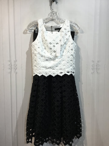 White House Black Market Size S/4-6 White & Black 2 Pc Skirt & Top