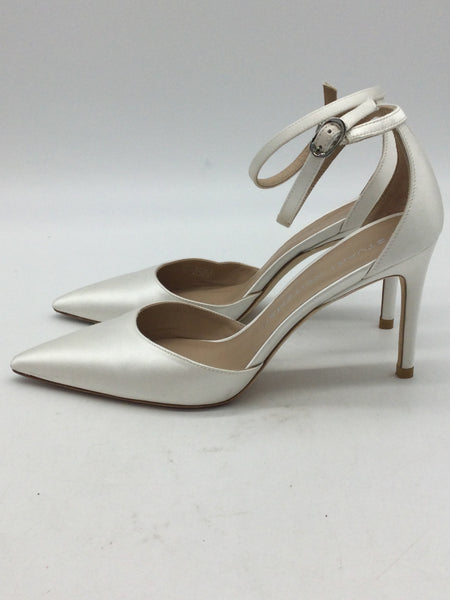 LUXURY Stuart Weitzman Size 6 White Shoes