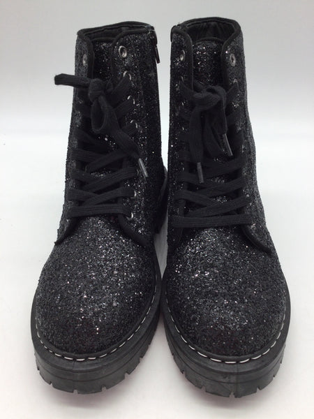 True Craft Size 9.5 Black Shoes