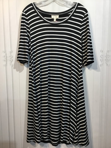 greige Size Large Black DRESS/1 PIECE