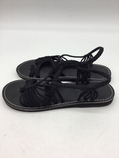 Plaka Size 8 Black Shoes
