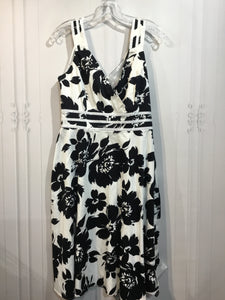 DressBarn Size M White DRESS/1 PIECE