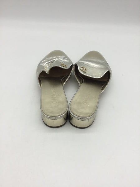 CHANEL Size 8.5 Gold Chanel