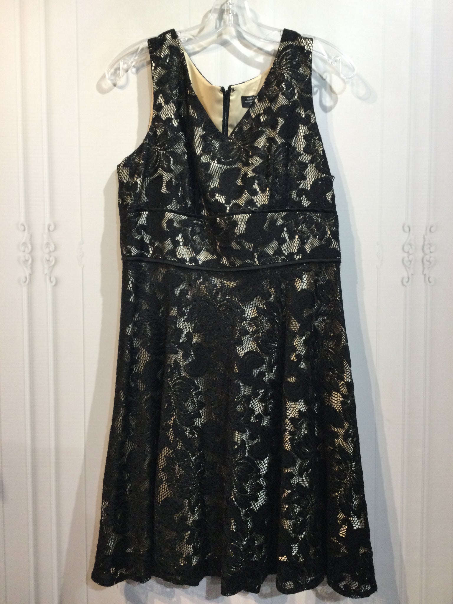 Tahari Size LP Black DRESS/1 PIECE