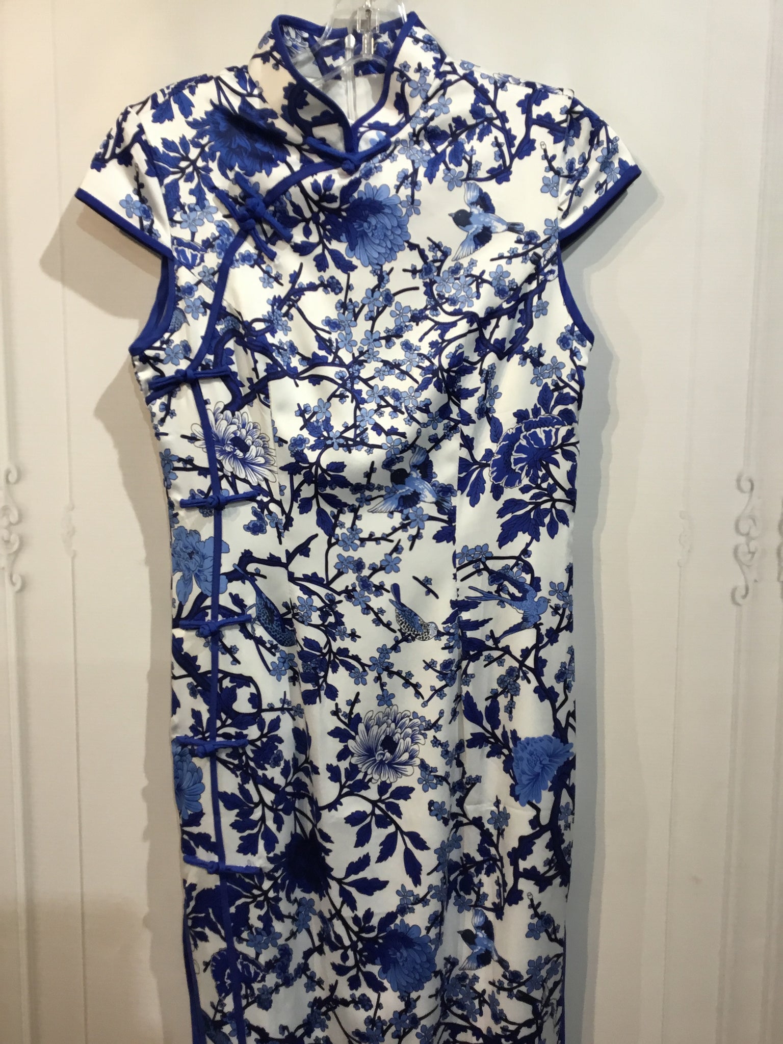 Size Medium White DRESS/1 PIECE