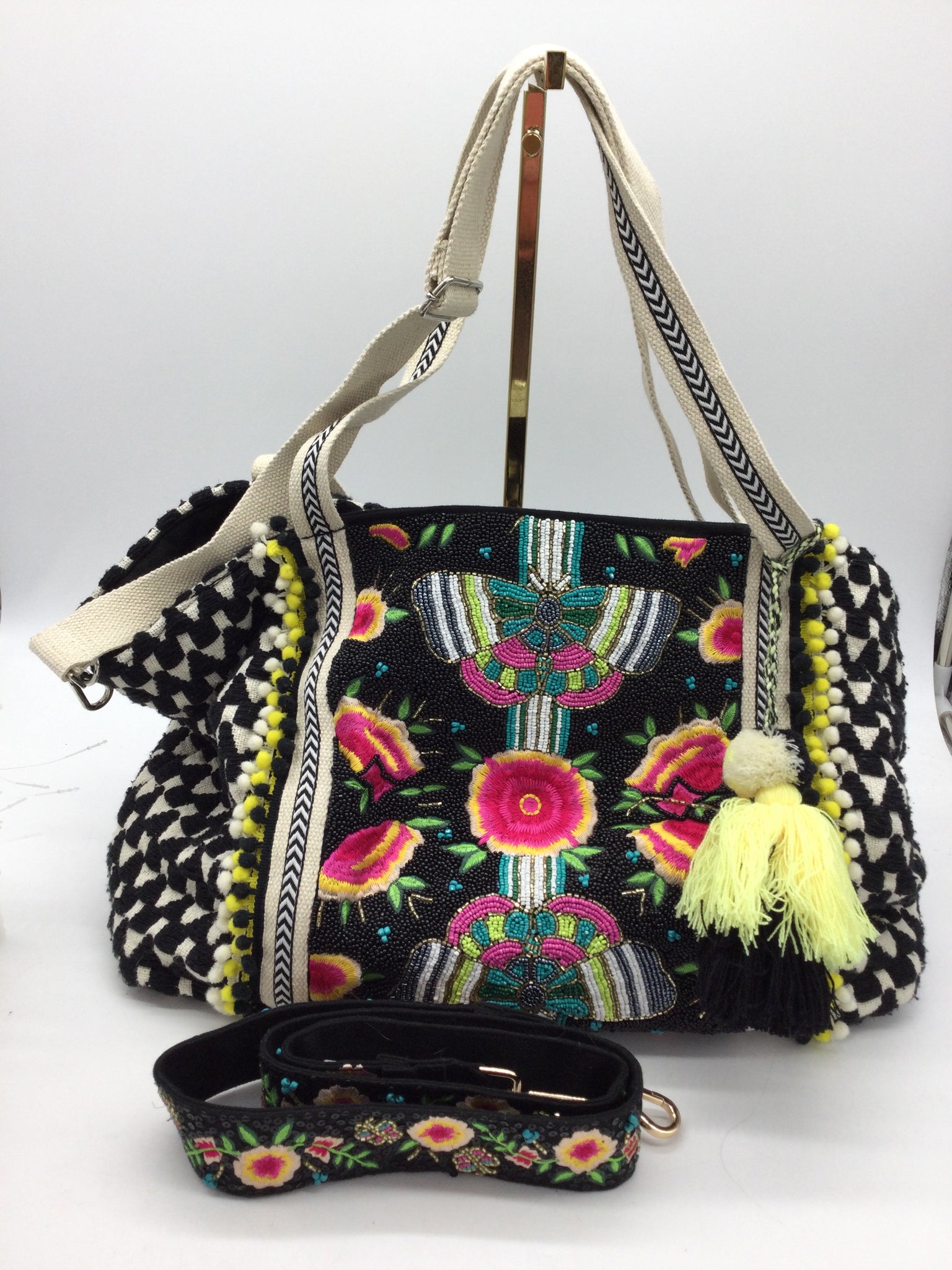 America & Beyond Black Purses/Wallets