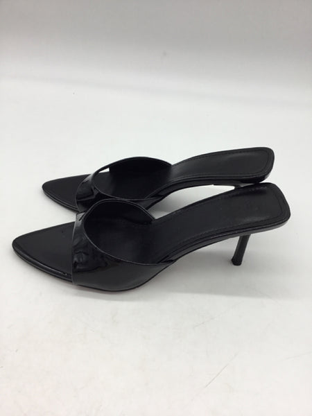 QIV Size 8.5 Black Shoes