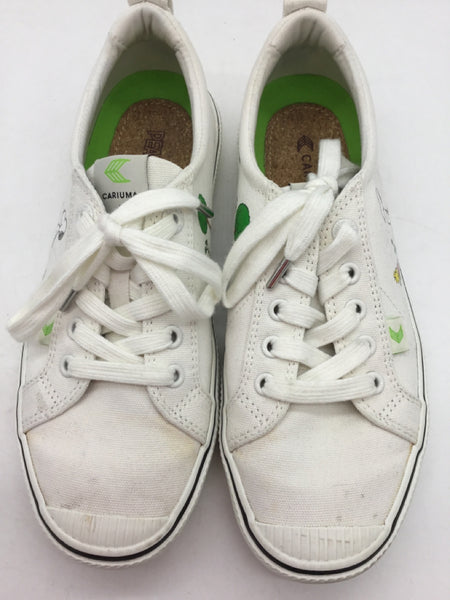 Cariuma Size 8.5 White Shoes
