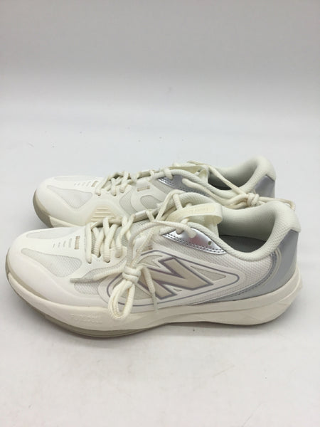 new balance Size 8.5 White Shoes