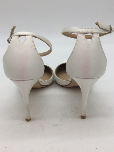 LUXURY Stuart Weitzman Size 6.5 White Shoes