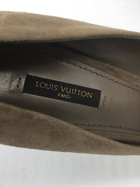 Louis Vuitton Size 9 Beige Shoes