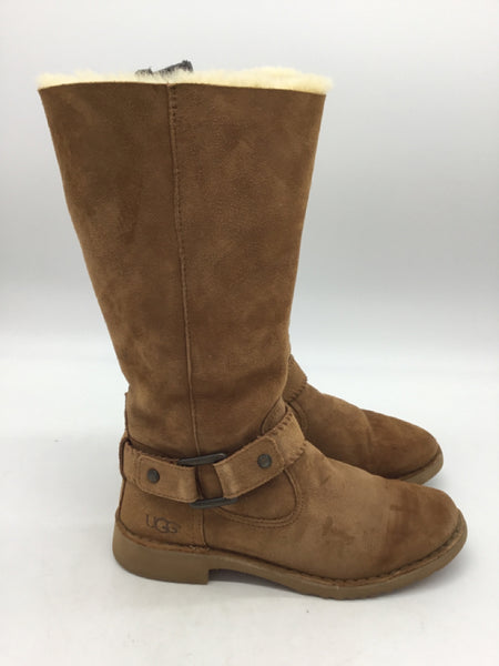 UGG Size 9 Beige Shoes