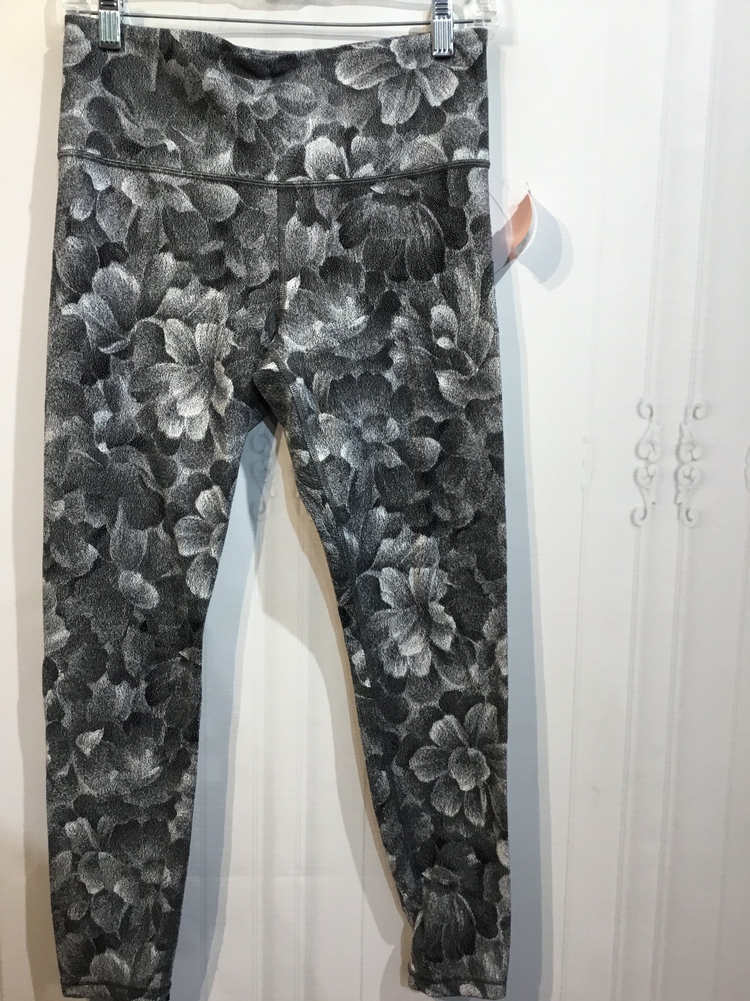 LUXURY Athleta Size Medium Grey Athletic Wear