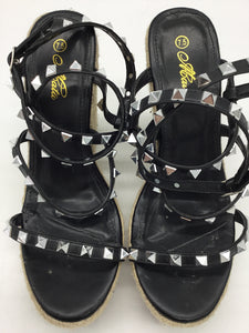 Mata Size 7.5 Black Shoes
