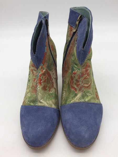 L'Artiste Size 7.5 Blue Shoes
