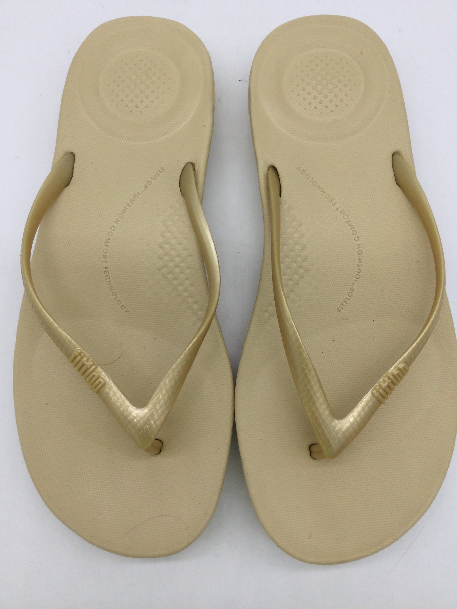 FitFlop Size 7 Gold Shoes