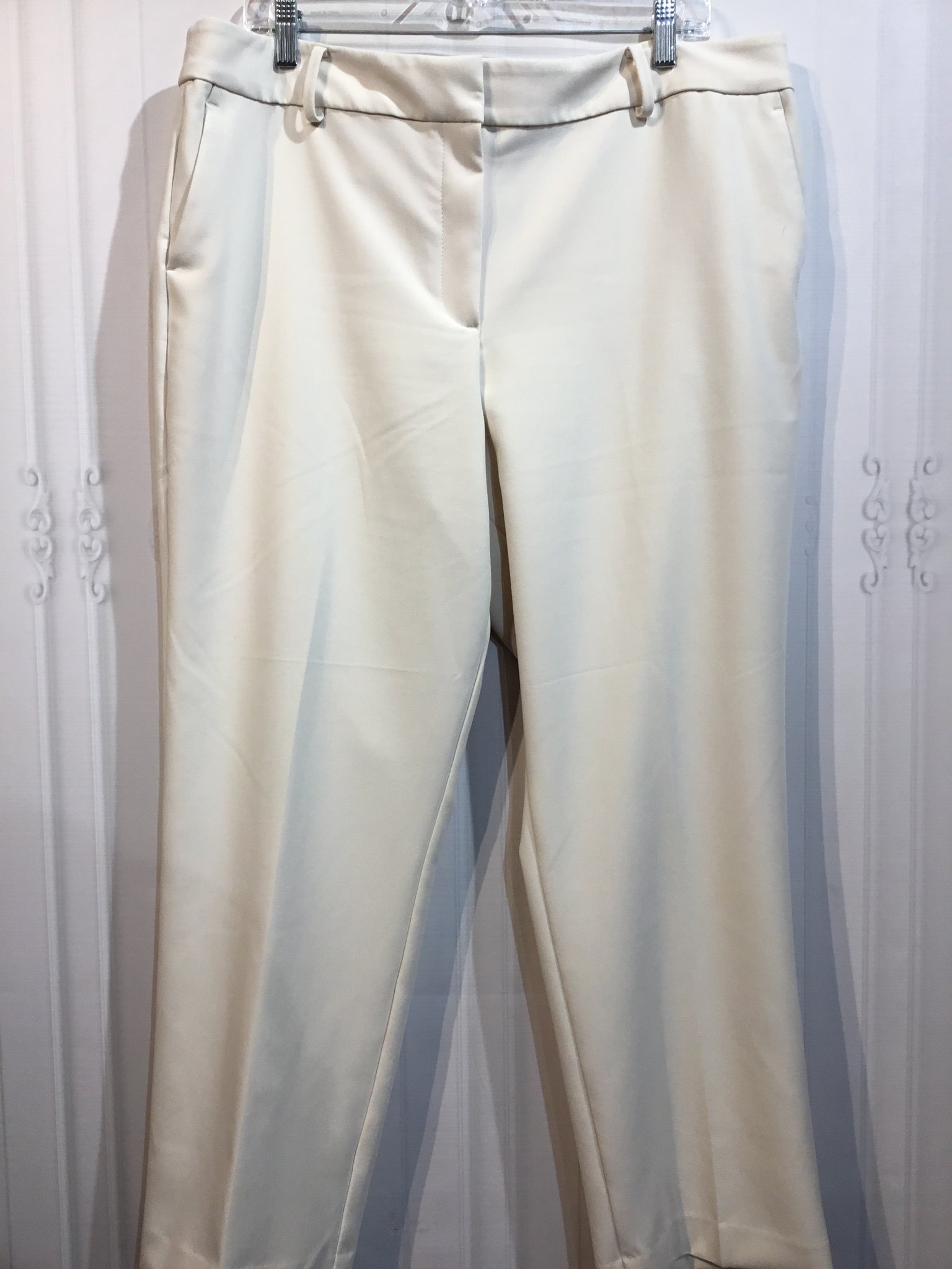 Ann Taylor Size XL/16 White Bottoms
