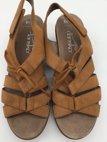 Dansko Size 39/8 Tan Sandals