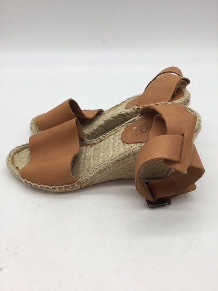 Picon Size 7.5 Beige Shoes