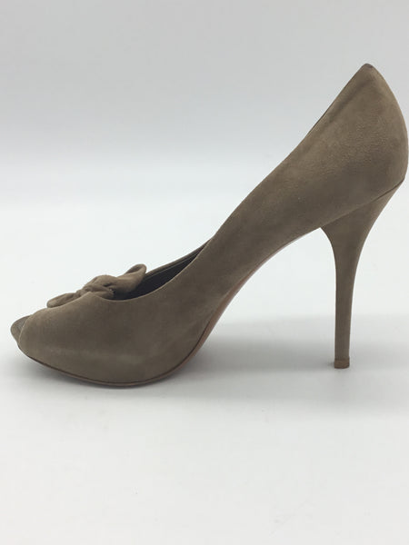 Louis Vuitton Size 9 Beige Shoes