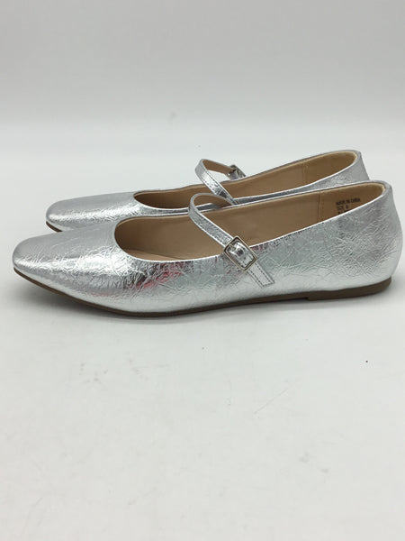 SERRA Size 9 Silver Shoes