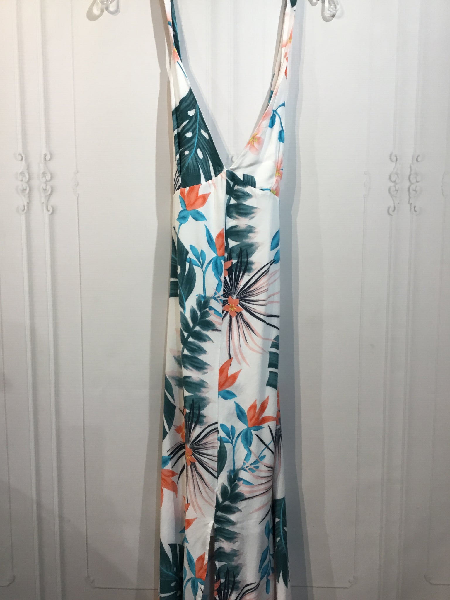 The Vanity Room Size Medium White DRESS/1 PIECE