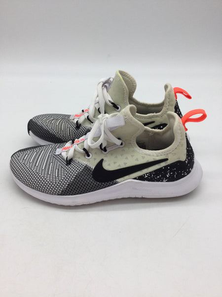 NIKE Size 6.5 White Shoes