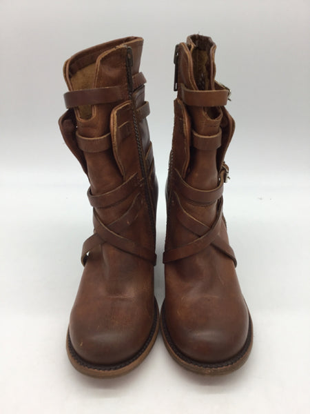 LUXURY Freebird Size 7 Brown Shoes