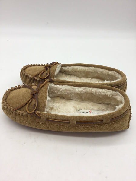 Minnetonka Size 7 Brown Shoes