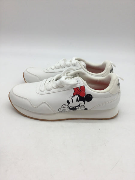 Minnie Mouse Size 7.5 White Shoes