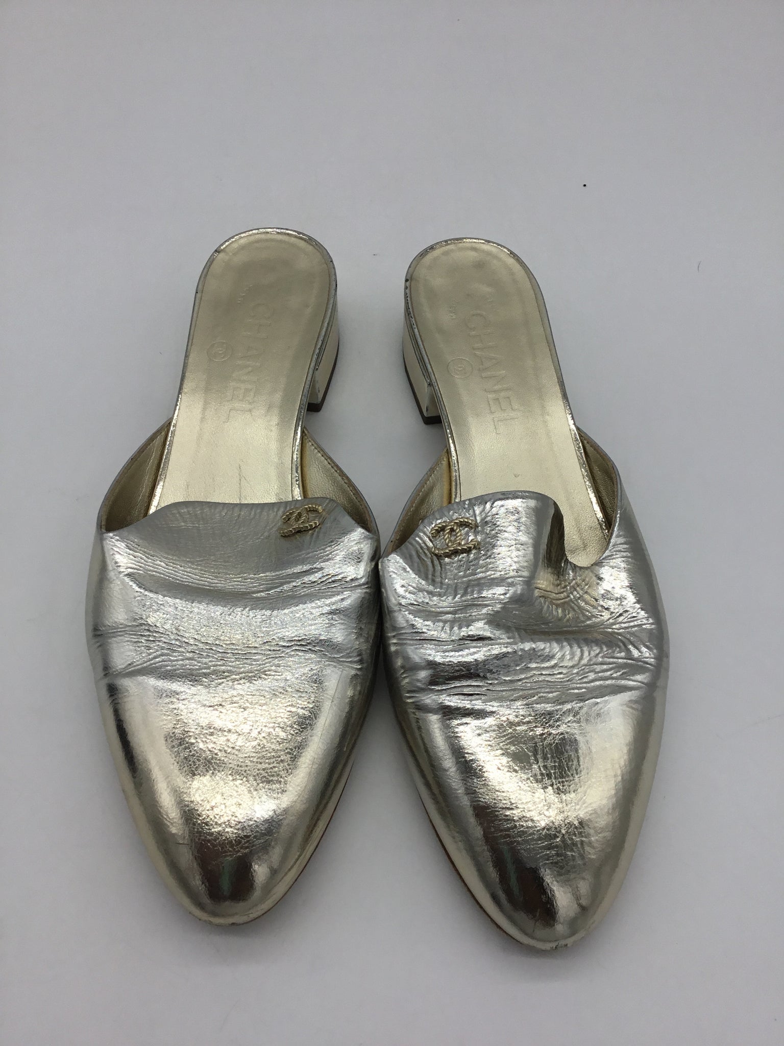 CHANEL Size 8.5 Gold Chanel