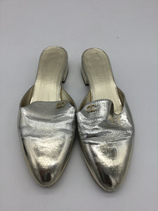 CHANEL Size 8.5 Gold Chanel