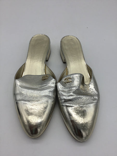 CHANEL Size 8.5 Gold Chanel