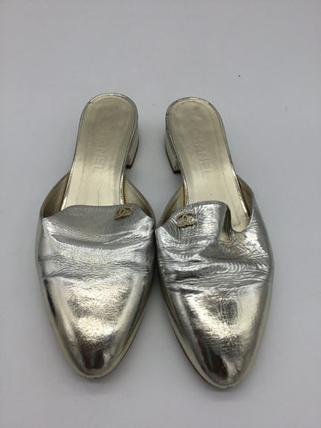 CHANEL Size 8.5 Gold Chanel