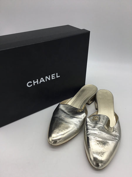 CHANEL Size 8.5 Gold Chanel