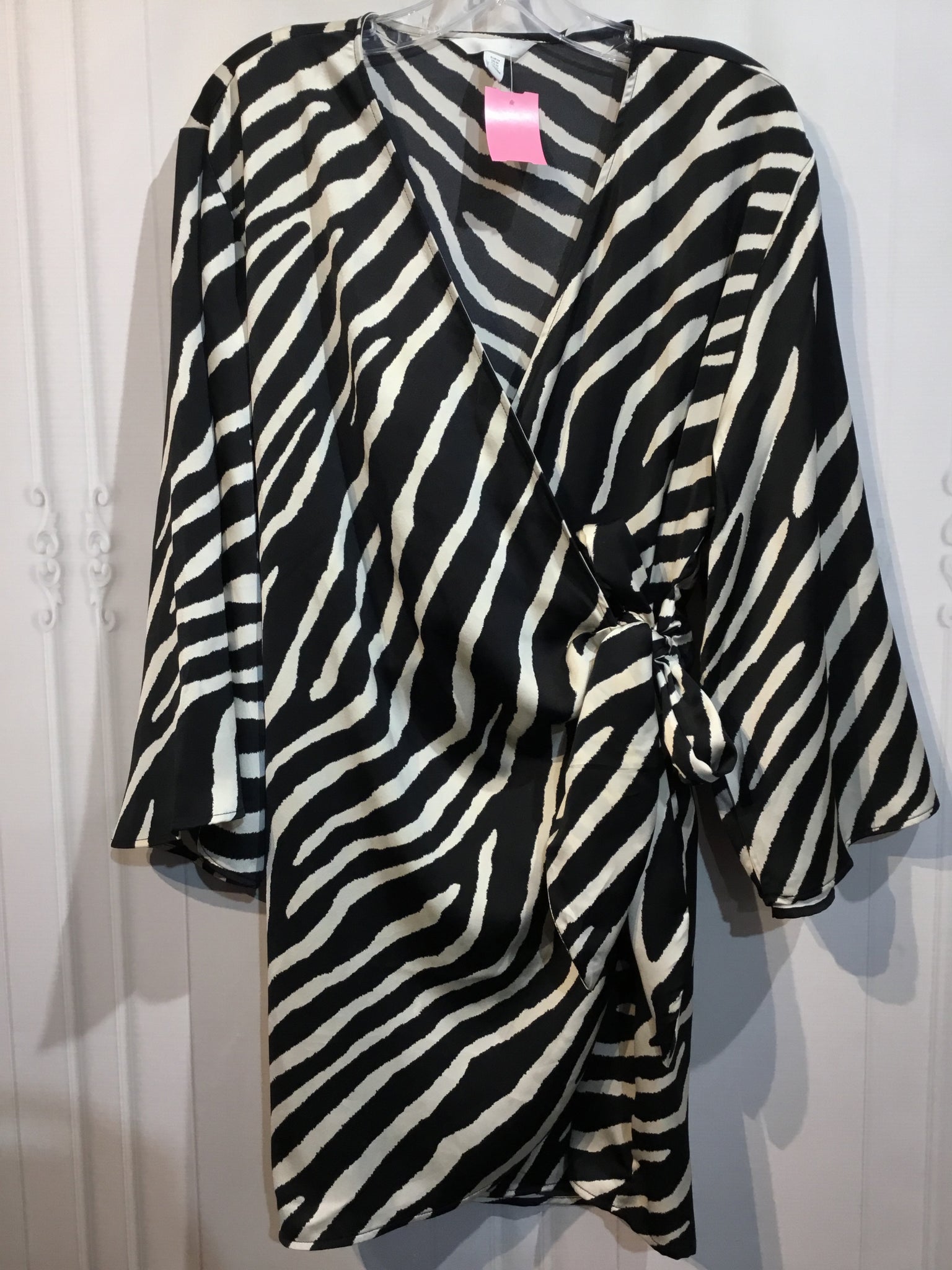 H&M Size Medium Black DRESS/1 PIECE