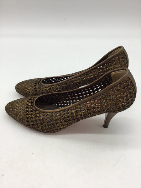 Anne Klein Size 6.5 Gold Shoes