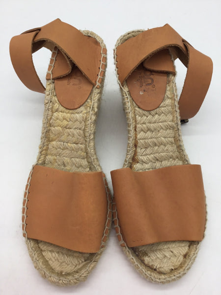 Picon Size 7.5 Beige Shoes