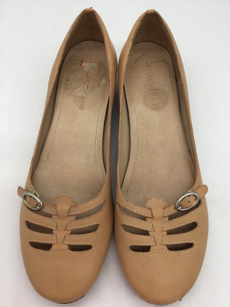 Arturo Chiang Size 7.5 Beige Shoes