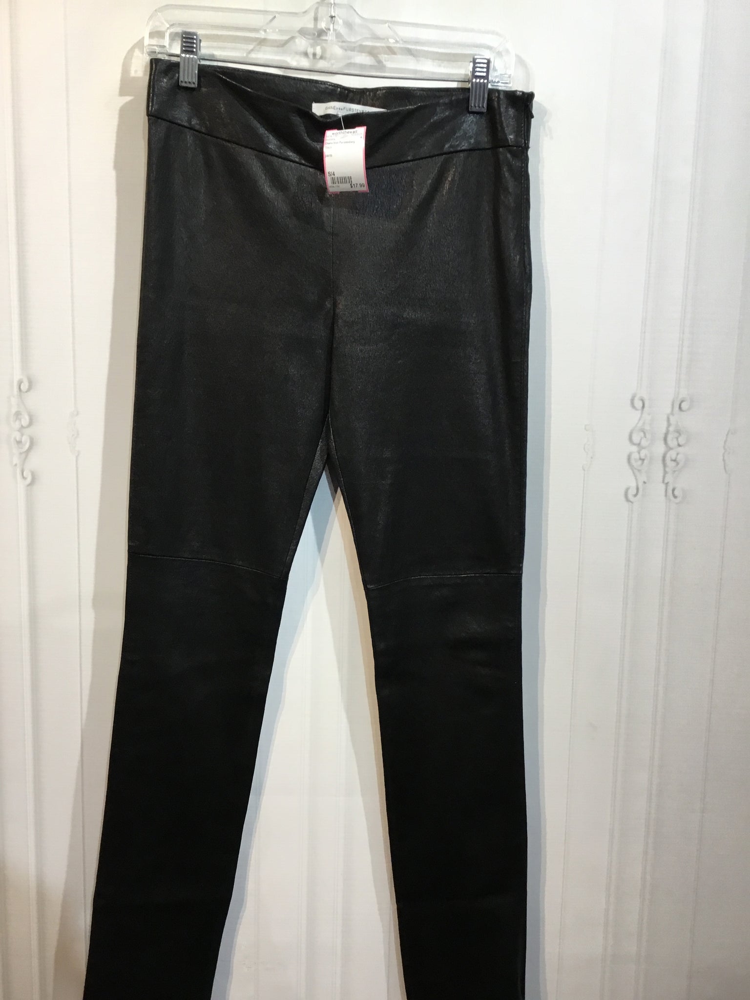 Diane Von Furstenberg Size S/4 Black Bottoms