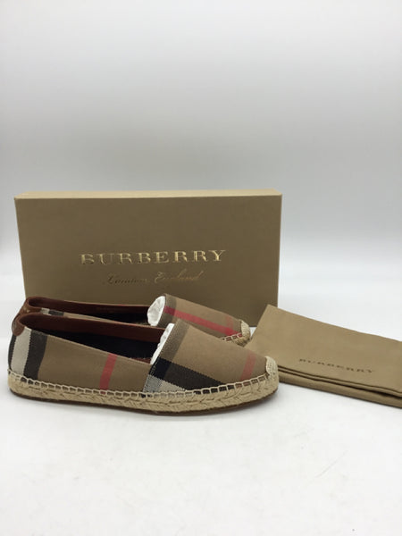 LUXURY Burberry Size 7 Brown Shoes