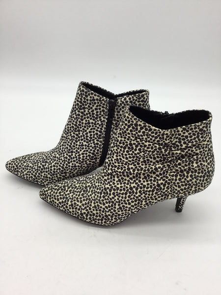 Kelly & Katie Size 7.5 White Shoes