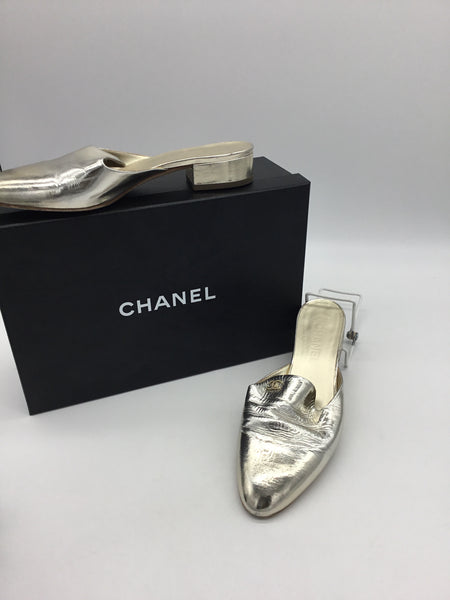 CHANEL Size 8.5 Gold Chanel